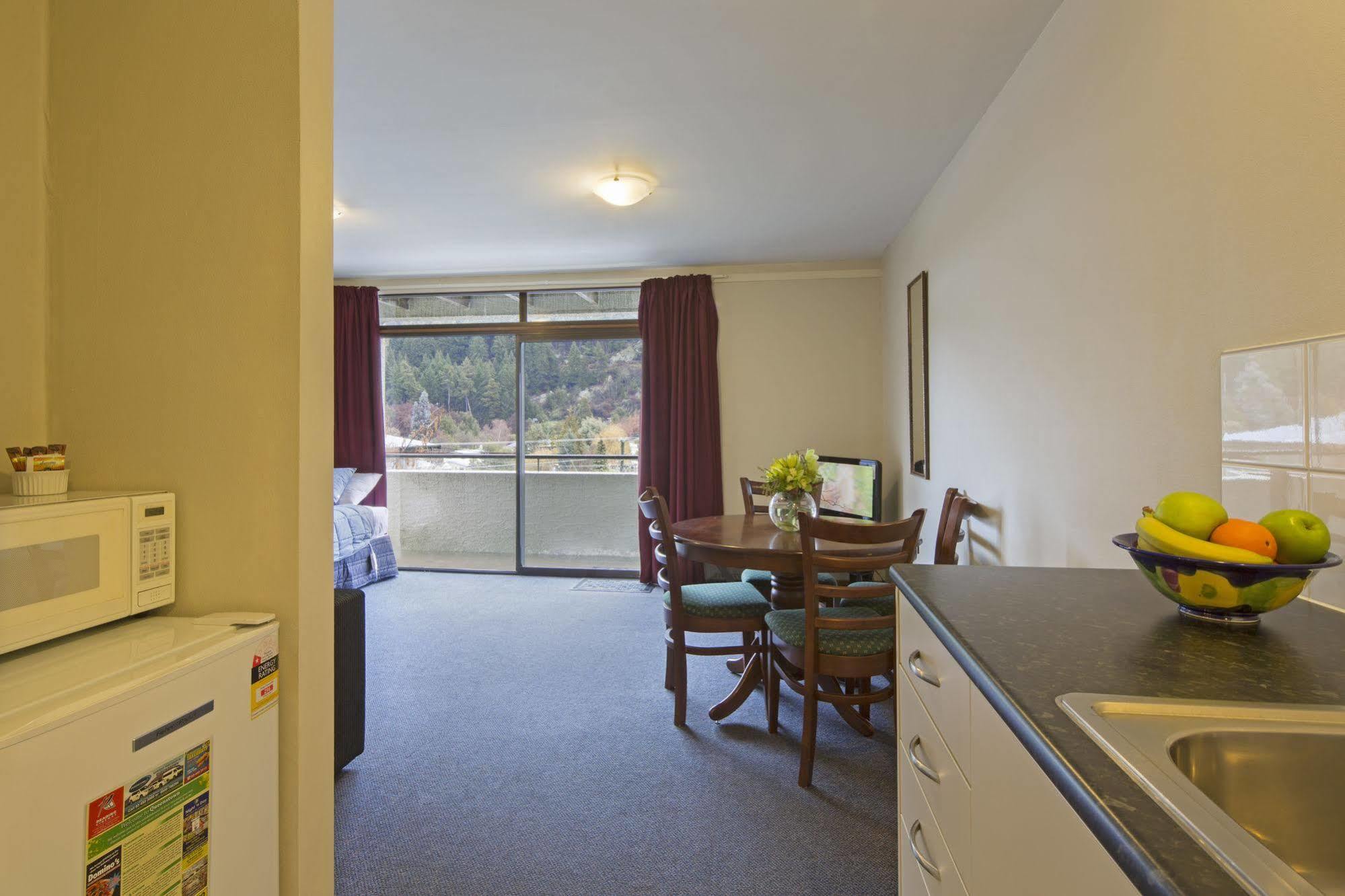 Abba Court Motel Куийнстаун Екстериор снимка