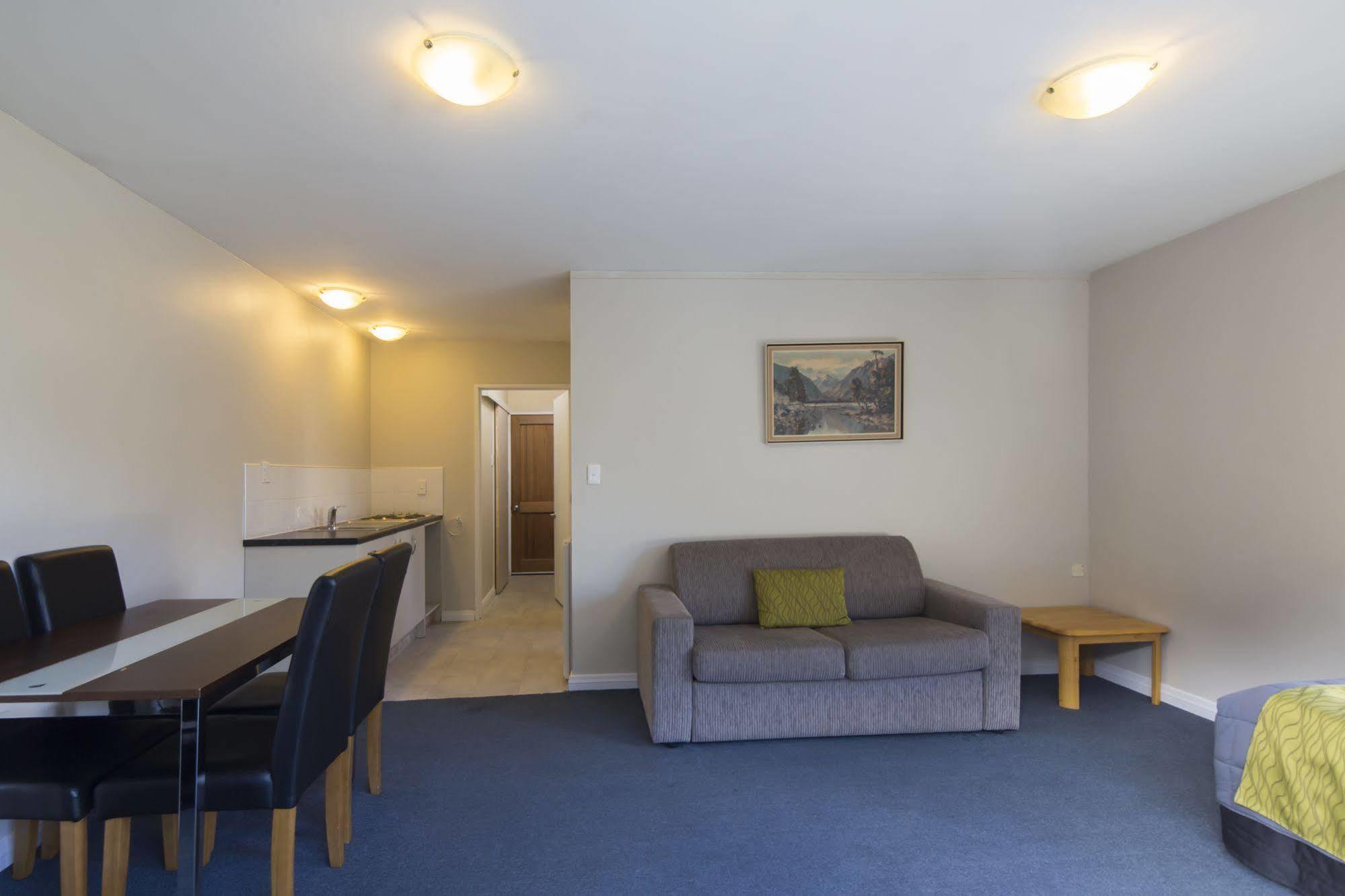 Abba Court Motel Куийнстаун Екстериор снимка