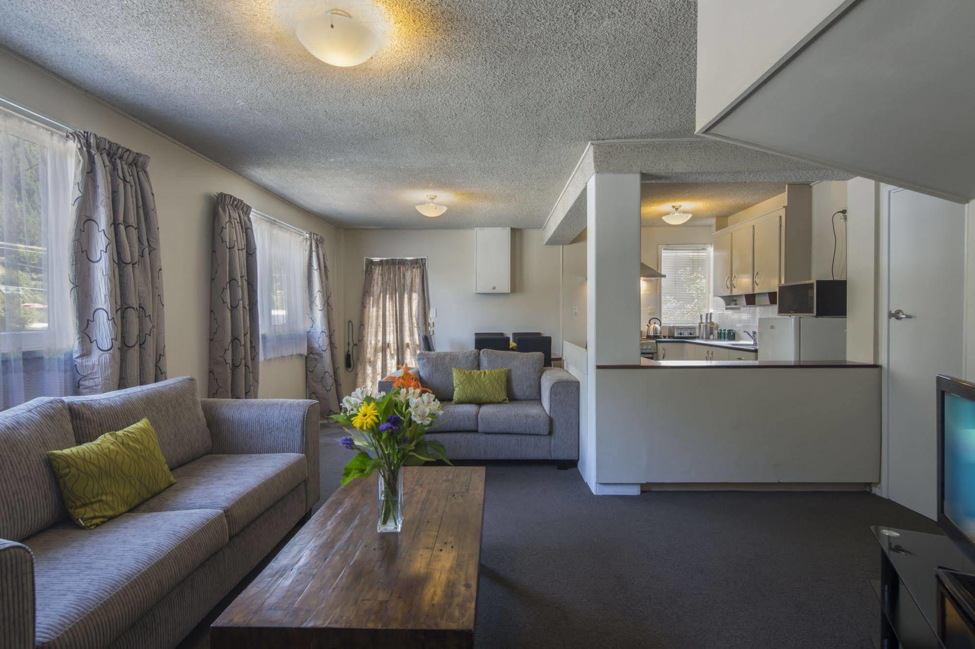 Abba Court Motel Куийнстаун Екстериор снимка