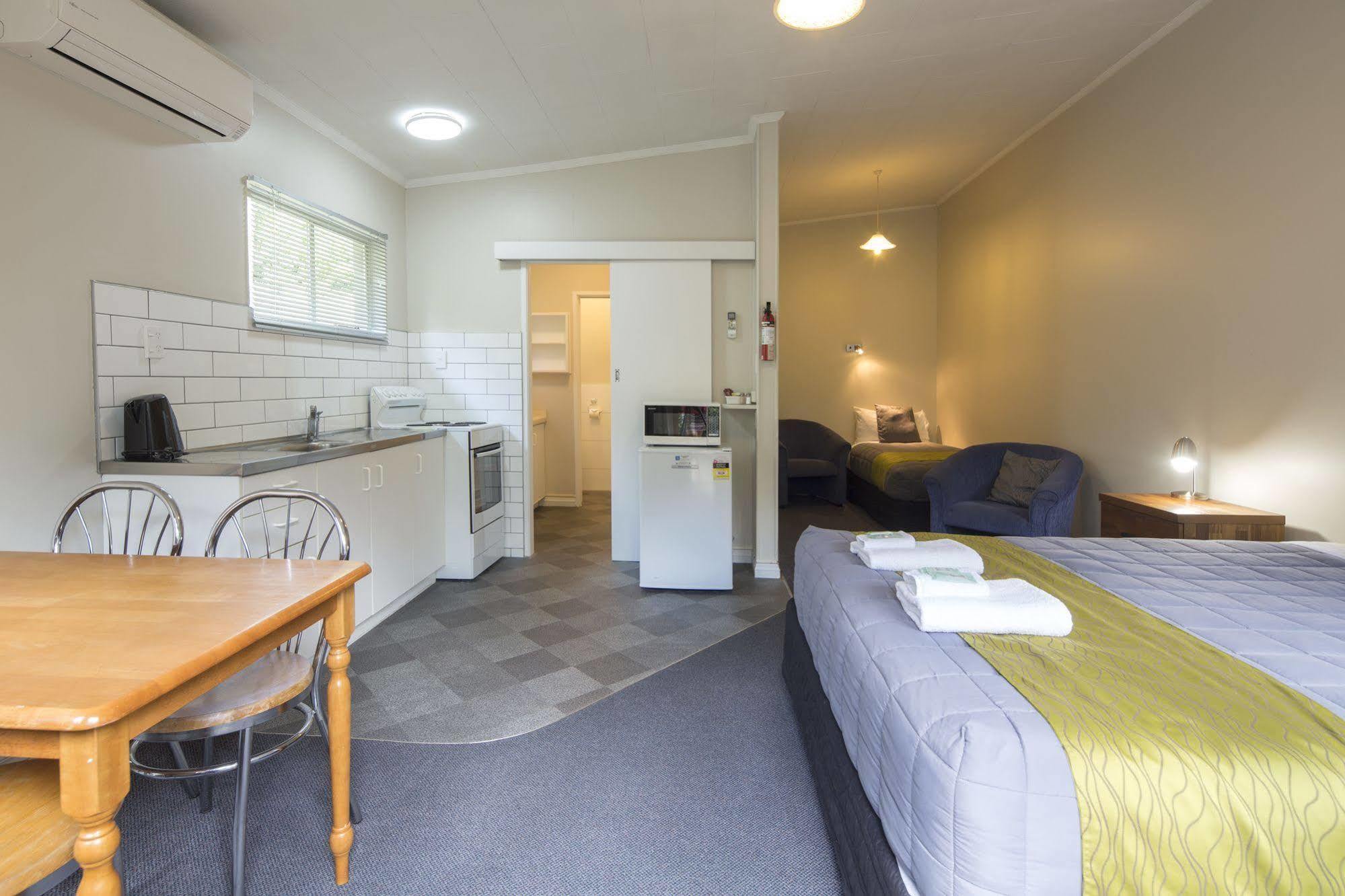 Abba Court Motel Куийнстаун Екстериор снимка