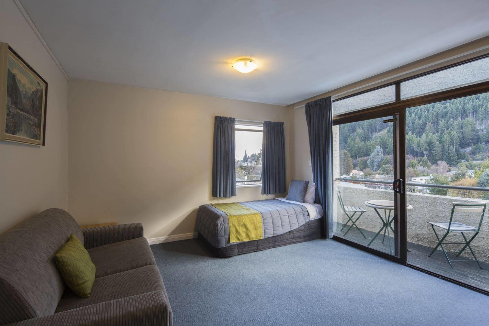 Abba Court Motel Куийнстаун Екстериор снимка