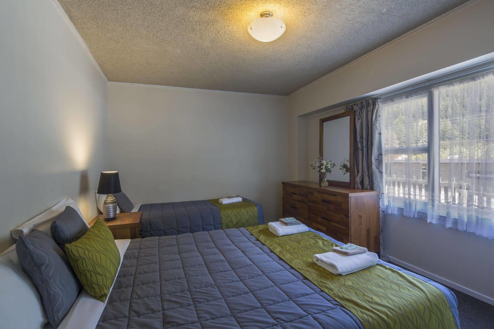 Abba Court Motel Куийнстаун Екстериор снимка